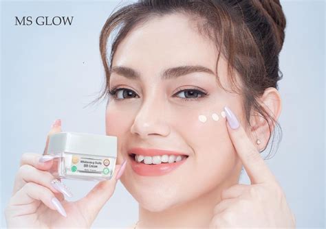5 Cara Perawatan Wajah MS Glow dengan Harga di Bawah Rp500.000 yang Bisa Bikin Wajah Kamu Glowing! 5 Cara Perawatan Wajah MS Glow dengan Harga di Bawah Rp500.000 yang Bisa Bikin Wajah Kamu Glowing!