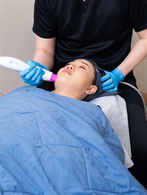 5 Hal yang Perlu Kamu Tahu Sebelum Membayar Harga Perawatan Thermage Wajah Mulai dari Rp 10 Jutaan! 5 Hal yang Perlu Kamu Tahu Sebelum Membayar Harga Perawatan Thermage Wajah Mulai dari Rp 10 Jutaan!