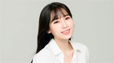 7 Rahasia Merawat Tubuh Wanita Agar Glowing dan Awet Muda! 7 Rahasia Merawat Tubuh Wanita Agar Glowing dan Awet Muda!