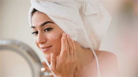 5 Kebiasaan Pagi Biar Muka Gak Kusam Seharian 5 Kebiasaan Pagi Biar Muka Gak Kusam Seharian