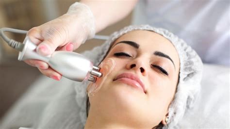 7 Nama Treatment Wajah Ajaib Bikin Glowing Tanpa Ribet! 7 Nama Treatment Wajah Ajaib Bikin Glowing Tanpa Ribet!