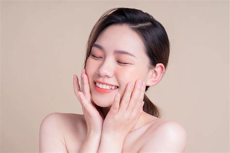 7 Rahasia Perawatan Wajah Super Glowing di LBC yang Wajib Kamu Coba! 7 Rahasia Perawatan Wajah Super Glowing di LBC yang Wajib Kamu Coba!
